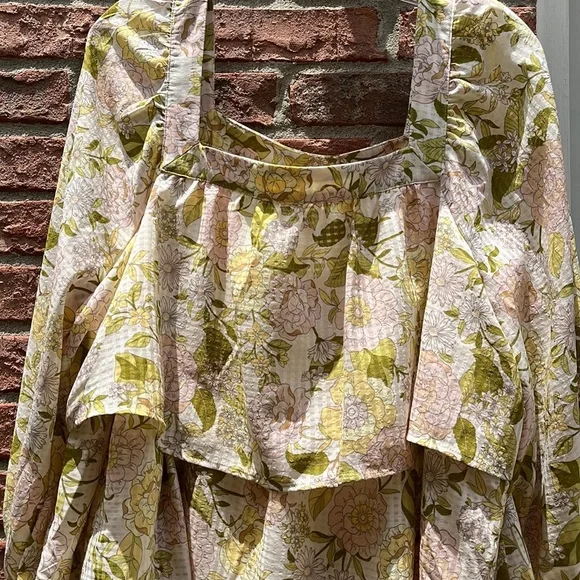 NWT Beautiful floral tiered dress size large. - Picture 5 of 9